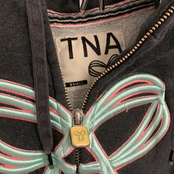TNA Sweater - Picture 2 of 4
